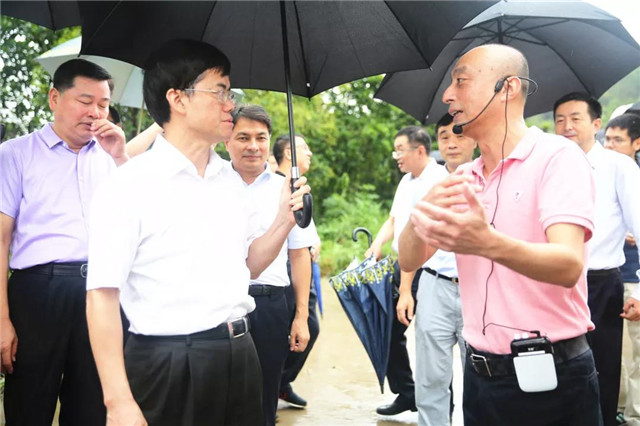 中央候补委员、厦门市委书记裴金佳视察田田圈福建百香果基地,盛赞“科技扶贫”的发展之路 中央候补委员、厦门市委书记裴金佳视察田田圈福建百香果基地,盛赞“科技扶贫”的发展之路