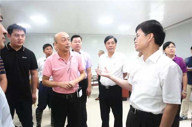 中央候补委员、厦门市委书记裴金佳视察田田圈福建百香果基地,盛赞“科技扶贫”的发展之路 中央候补委员、厦门市委书记裴金佳视察田田圈福建百香果基地,盛赞“科技扶贫”的发展之路