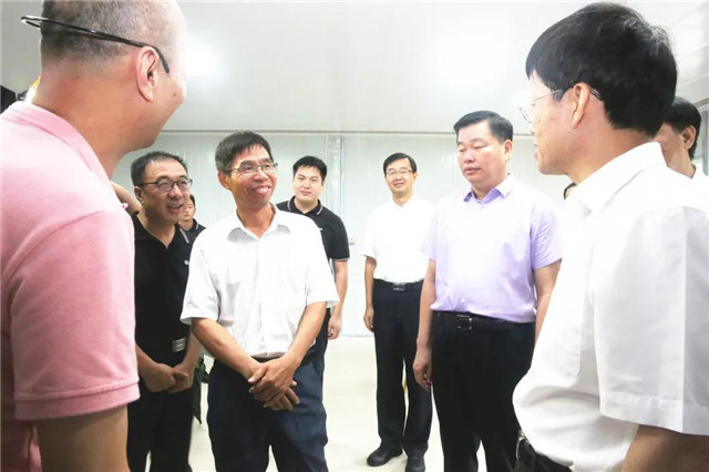 中央候补委员、厦门市委书记裴金佳视察田田圈福建百香果基地,盛赞“科技扶贫”的发展之路 中央候补委员、厦门市委书记裴金佳视察田田圈福建百香果基地,盛赞“科技扶贫”的发展之路