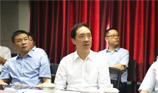 潜江市市长龚定荣率团来司考察,赞赏田田圈农业服务的新路子 潜江市市长龚定荣率团来司考察,赞赏田田圈农业服务的新路子