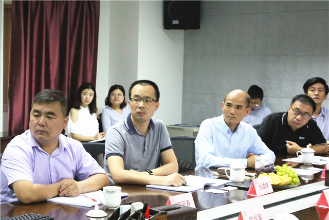 潜江市市长龚定荣率团来司考察,赞赏田田圈农业服务的新路子 潜江市市长龚定荣率团来司考察,赞赏田田圈农业服务的新路子