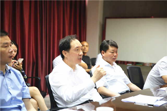 潜江市市长龚定荣率团来司考察,赞赏田田圈农业服务的新路子 潜江市市长龚定荣率团来司考察,赞赏田田圈农业服务的新路子