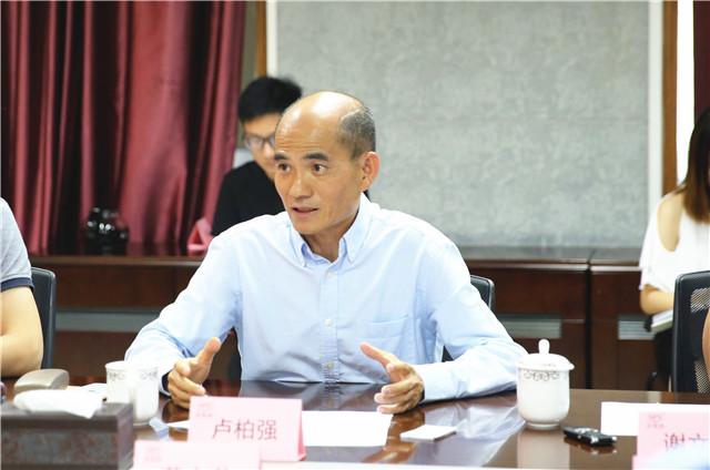 潜江市市长龚定荣率团来司考察,赞赏田田圈农业服务的新路子 潜江市市长龚定荣率团来司考察,赞赏田田圈农业服务的新路子