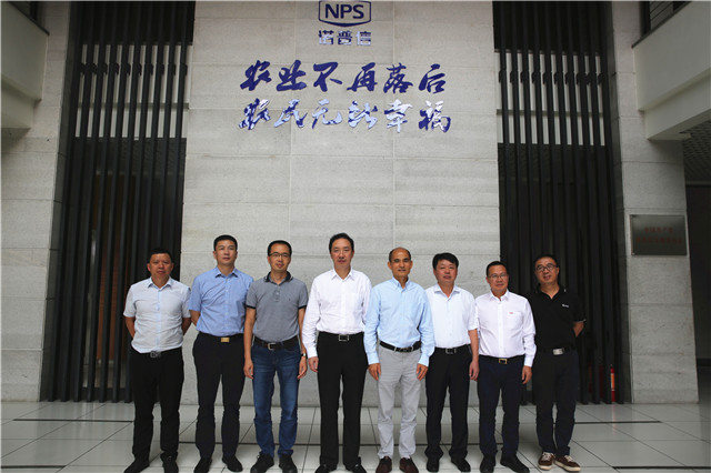 潜江市市长龚定荣率团来司考察,赞赏田田圈农业服务的新路子 潜江市市长龚定荣率团来司考察,赞赏田田圈农业服务的新路子